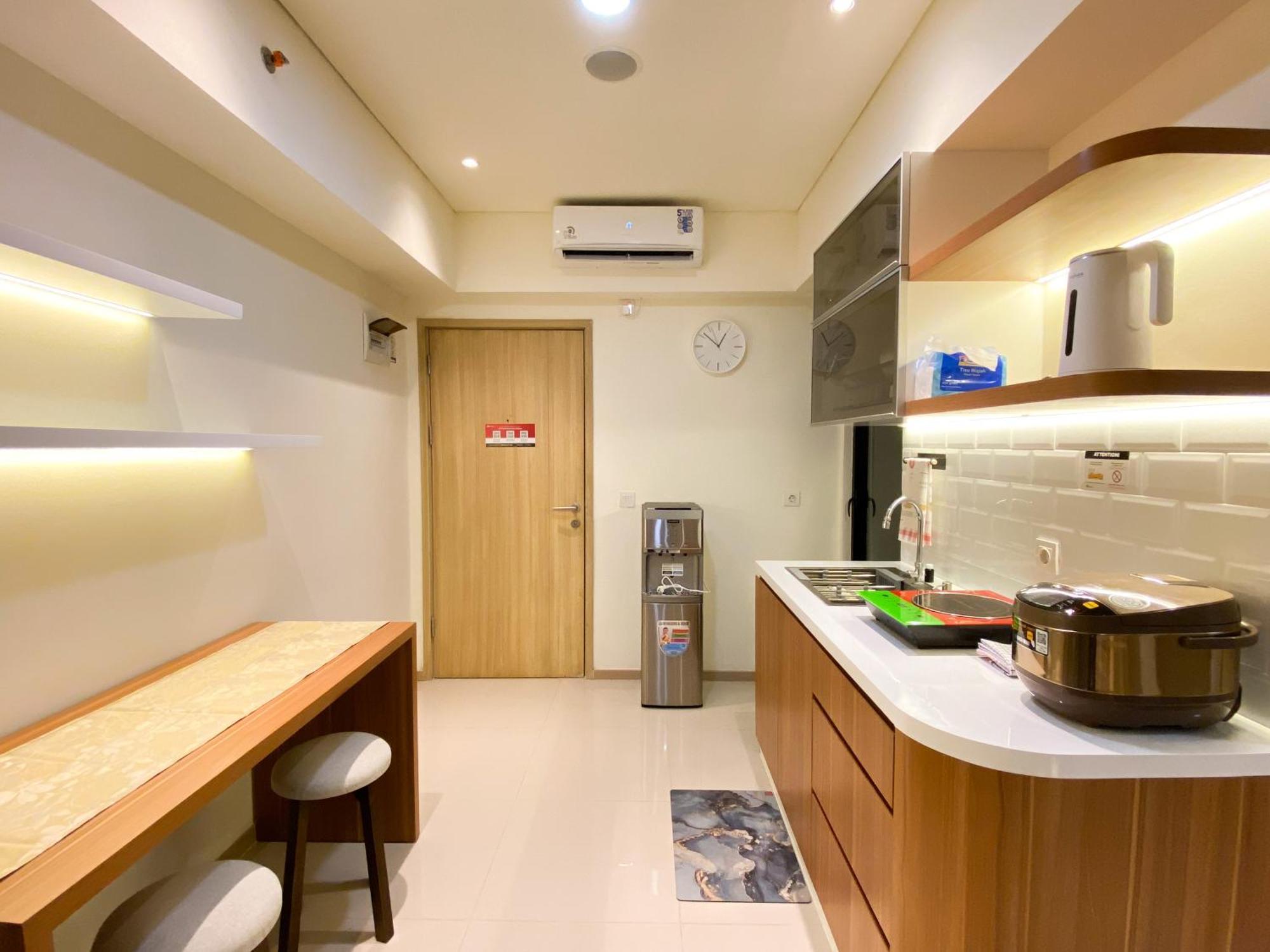 Comfortable Design 2Br With Working Space Apartment At Meikarta By Travelio Cikarang Exterior photo